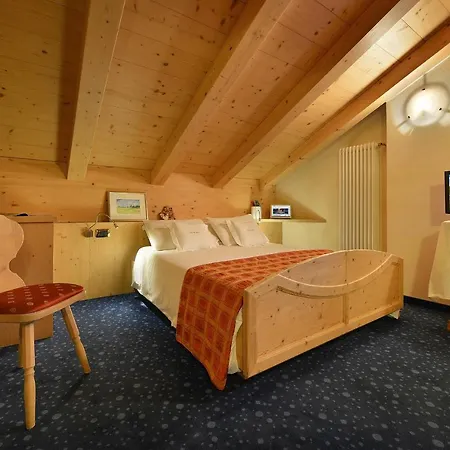 Hotel Cristallo 3*