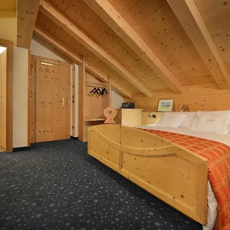 Hotel Cristallo 3*